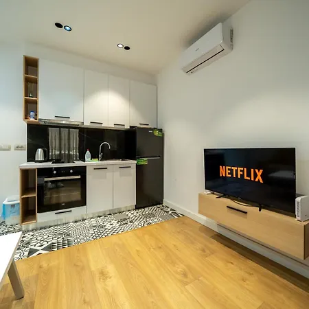 Cosy Urban Central Apartment Tirana Exterior photo